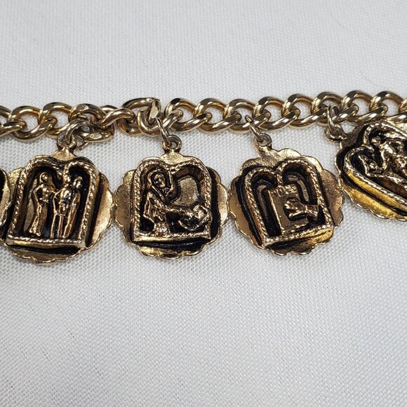 10 Ten Commandments Charm Bracelet From 1960s 7in Heavy Chain Vintage - Picture 11 of 15